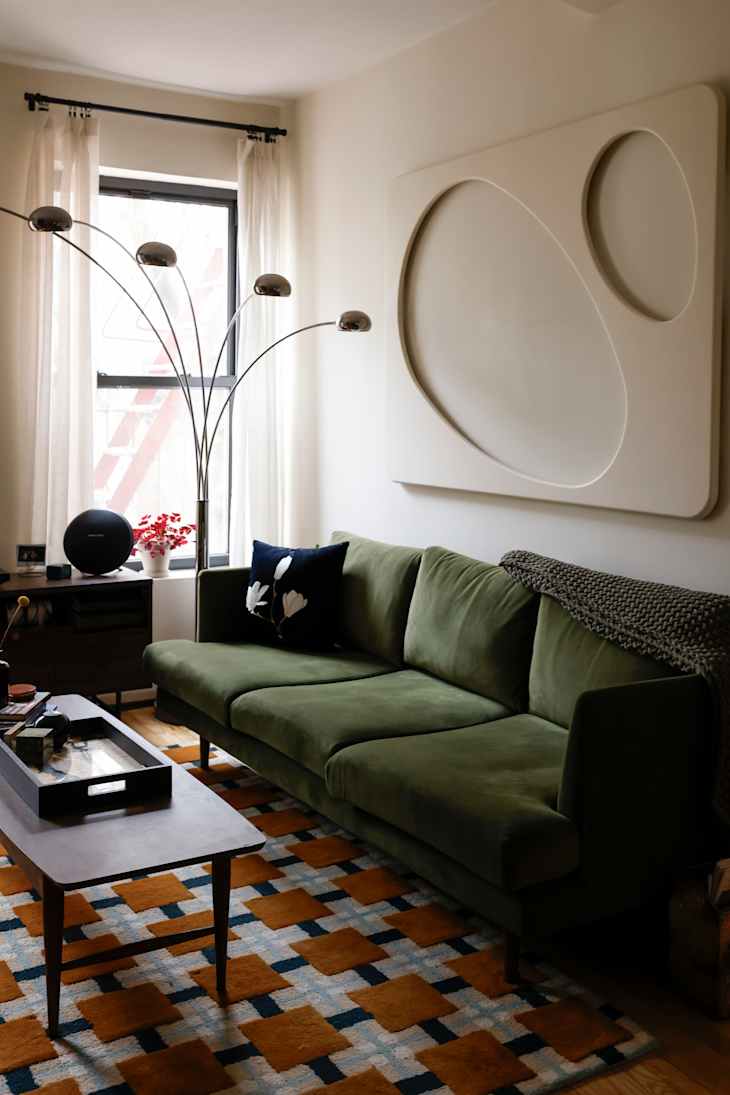 Step Inside This Cozy 375 Square Foot New York City Apartment ...