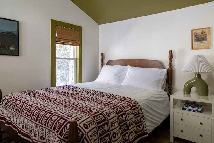 See Inside a Bare 1970s Vermont Cabin Furnished for $30K | Apartment ...