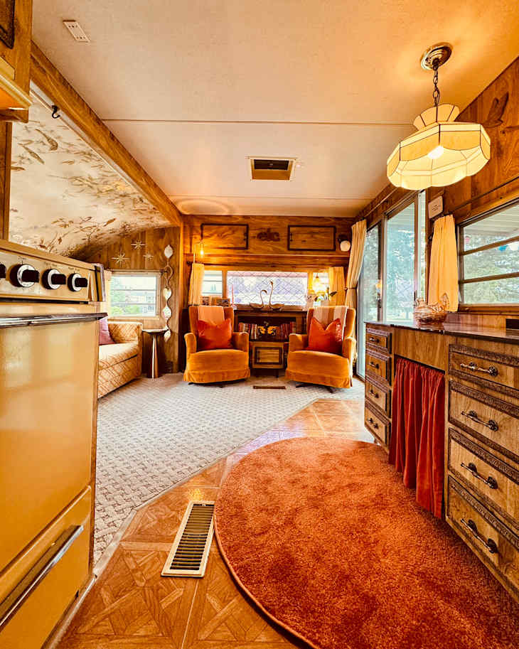 See Inside a Retro Proud 280-Square-Foot Vintage Glam RV | Apartment ...