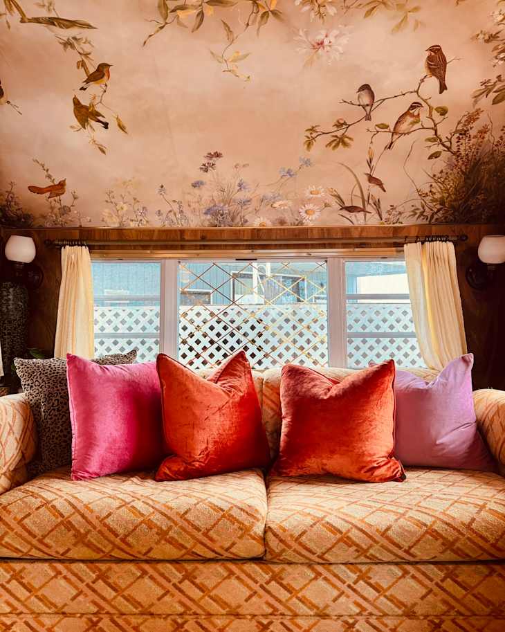 See Inside a Retro Proud 280-Square-Foot Vintage Glam RV | Apartment ...