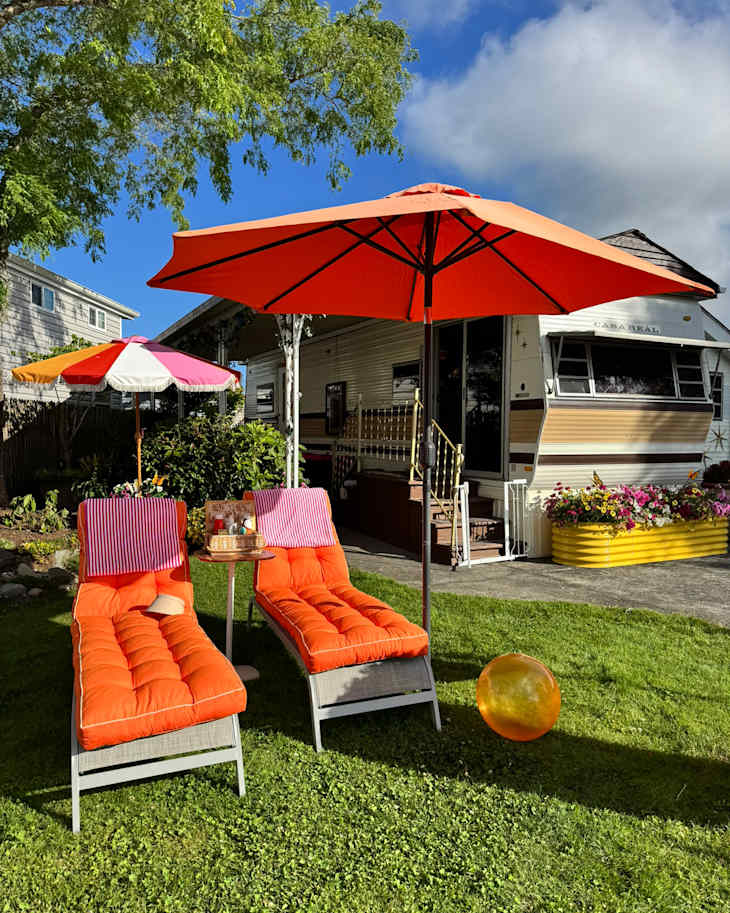 See Inside a Retro Proud 280-Square-Foot Vintage Glam RV | Apartment ...