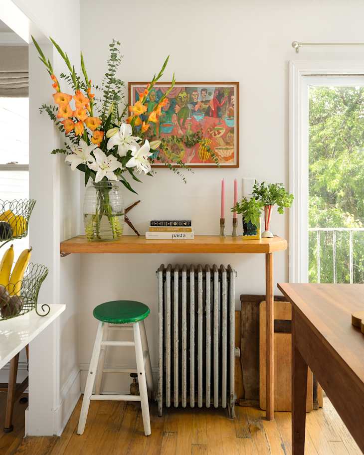 See the Custom Shelving in Lily Starbuck’s NYC Apartment | Apartment ...