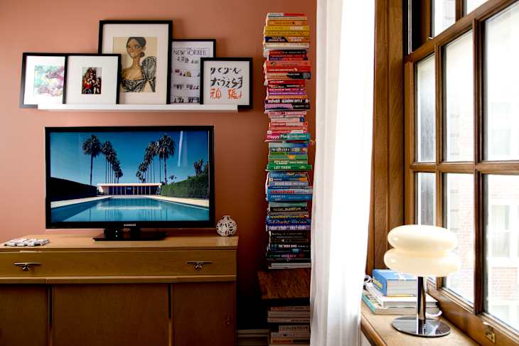 Tour a Bold, Warm 250-Square-Foot Brooklyn Heights Studio | Apartment ...
