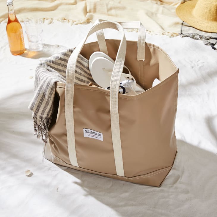 8 Beach Bag Essentials You Should Always Pack | Apartment Therapy