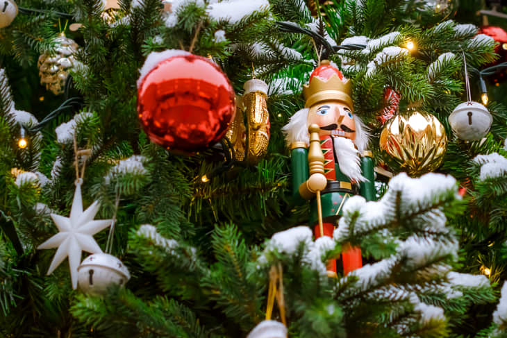 Holiday Tree Decorating Tips from Mr. Christmas | Apartment Therapy