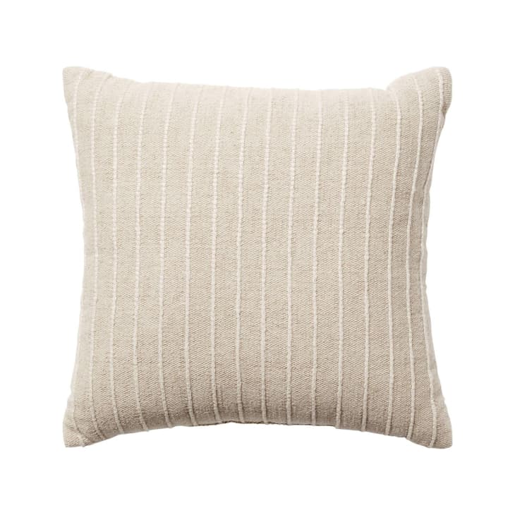 Nate Berkus’ Foolproof Rule for Mixing & Matching Pillows Apartment