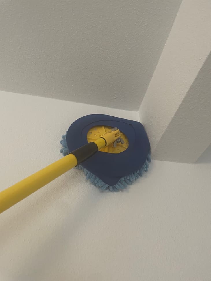 I Tried the CHOMP LongHandle Dust Mop to Clean My Walls Apartment