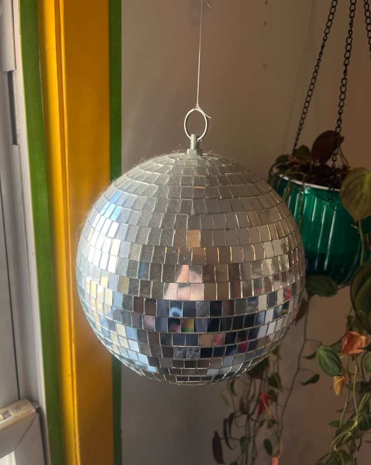This Is What Happened When I Dusted My Home with a Balloon | Apartment ...