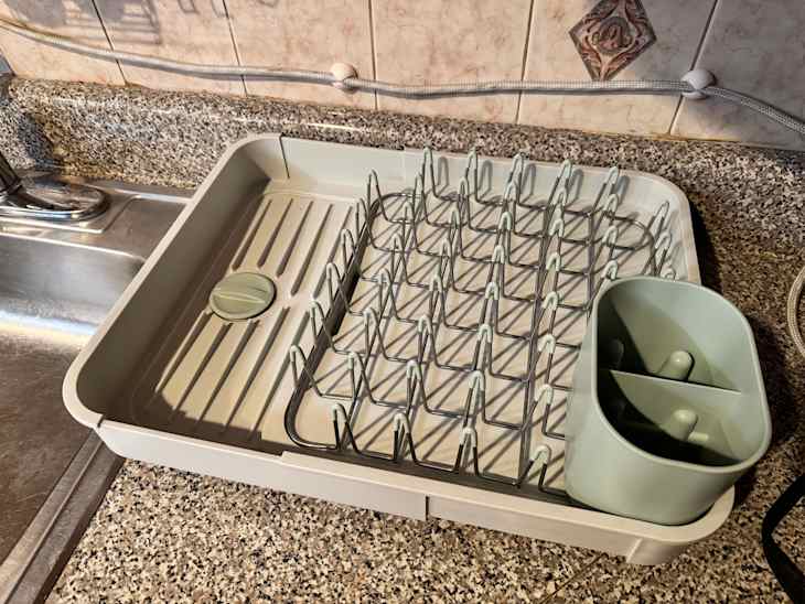 I Tried the JosephJoseph Extend Expandable Dish Rack | Apartment Therapy