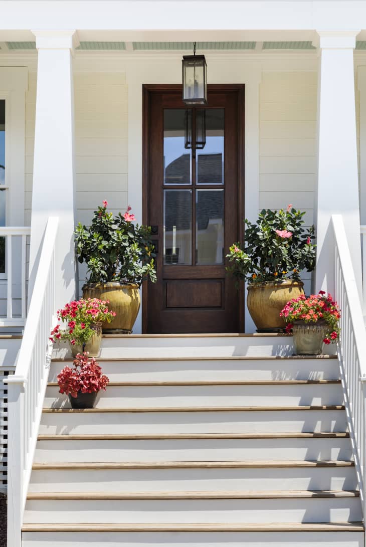 5 Little Things Real Estate Experts Do to Make Your Front Steps Look