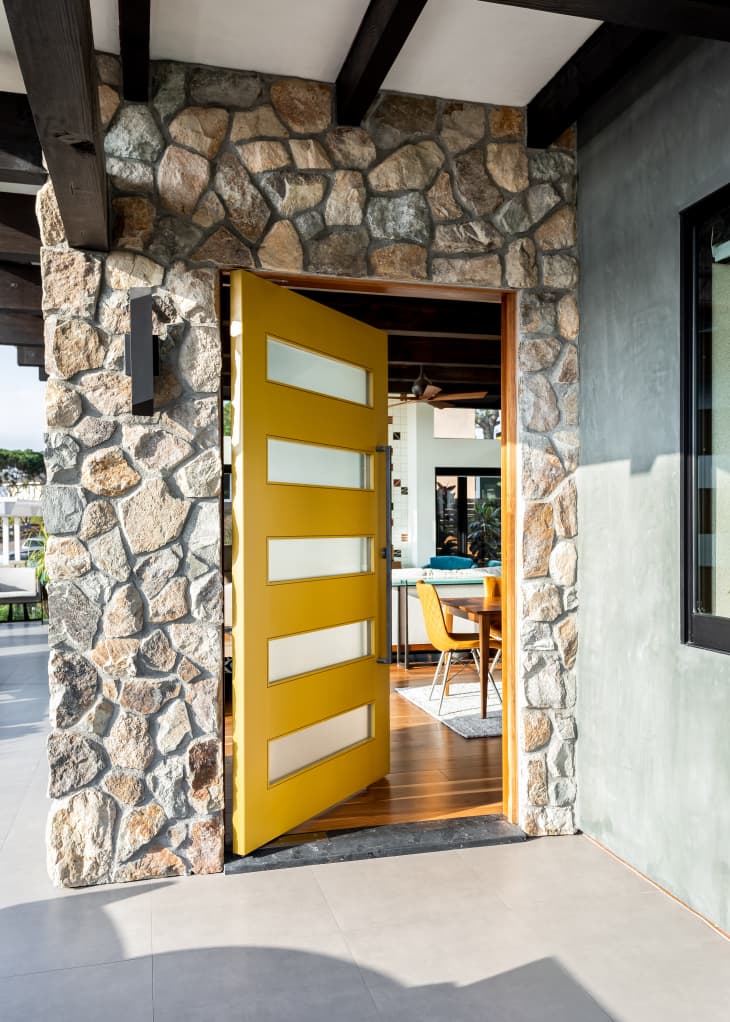 The 3 Front Door Styles Real Estate Agents Love Seeing | Apartment Therapy