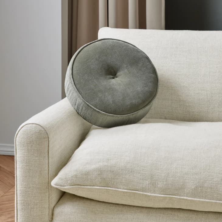 The Best Circle and Disk Pillows for Your Living Room Sofa Apartment