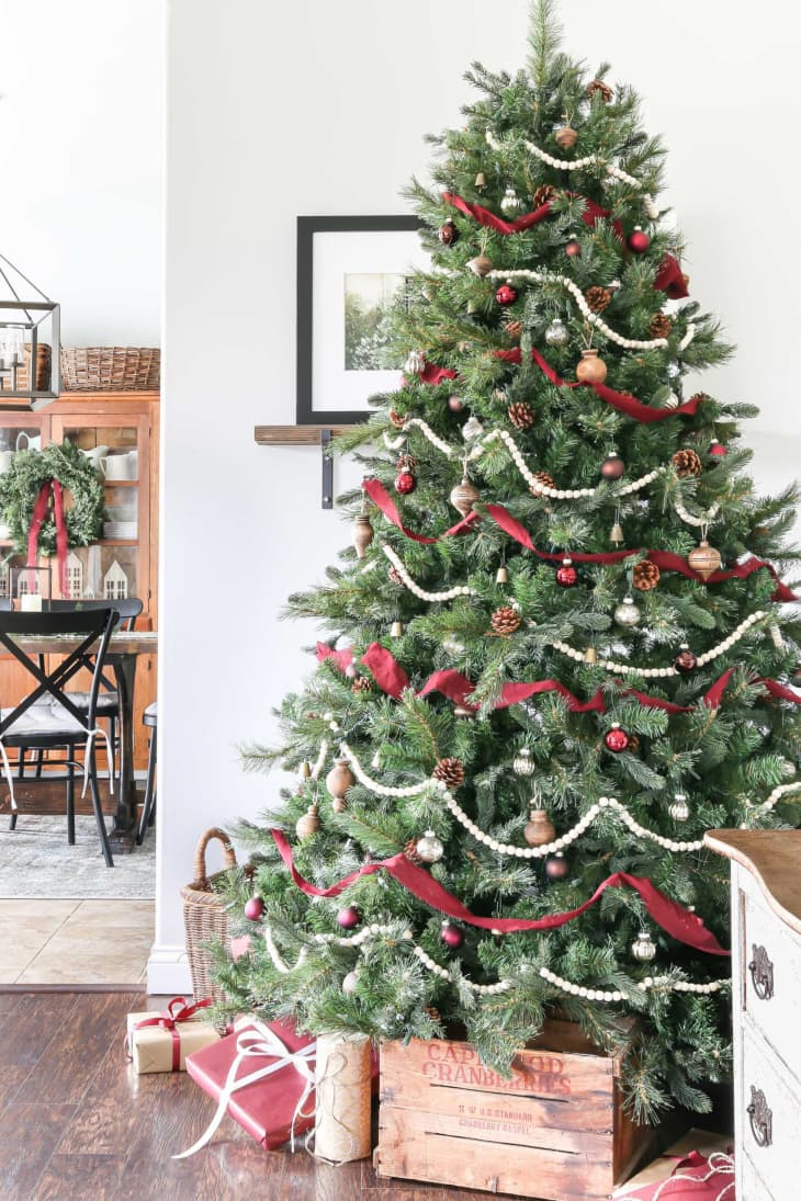 15 Christmas Garland Ideas for Every Room in Your Home | Apartment Therapy
