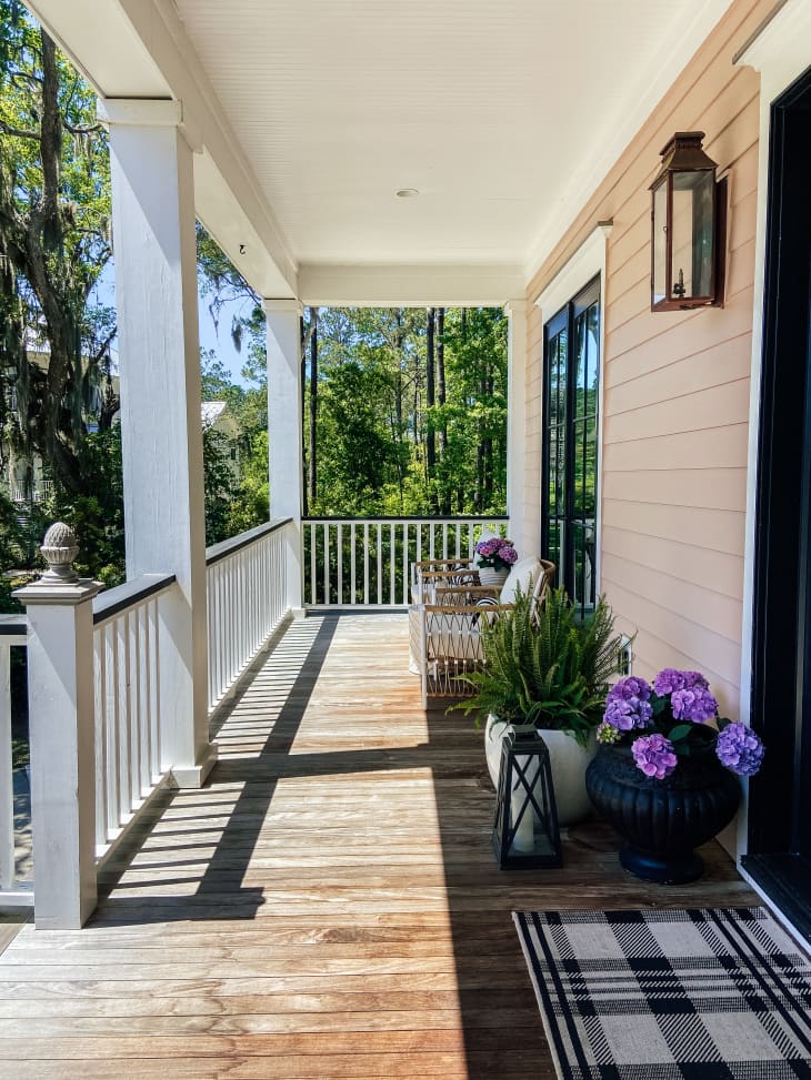 15 Stylish, Welcoming Front Porch Decorating Ideas | Apartment Therapy