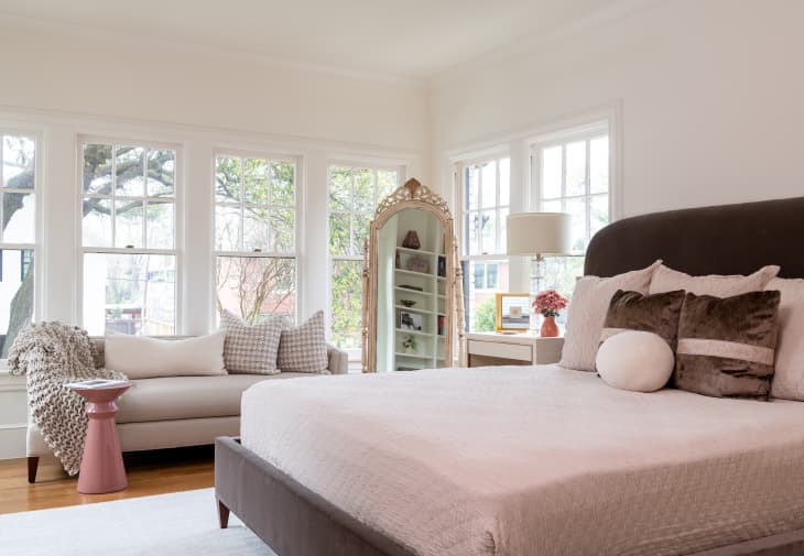 15 Bedroom Sitting Area Ideas for Creating a Cute, Cozy Nook ...