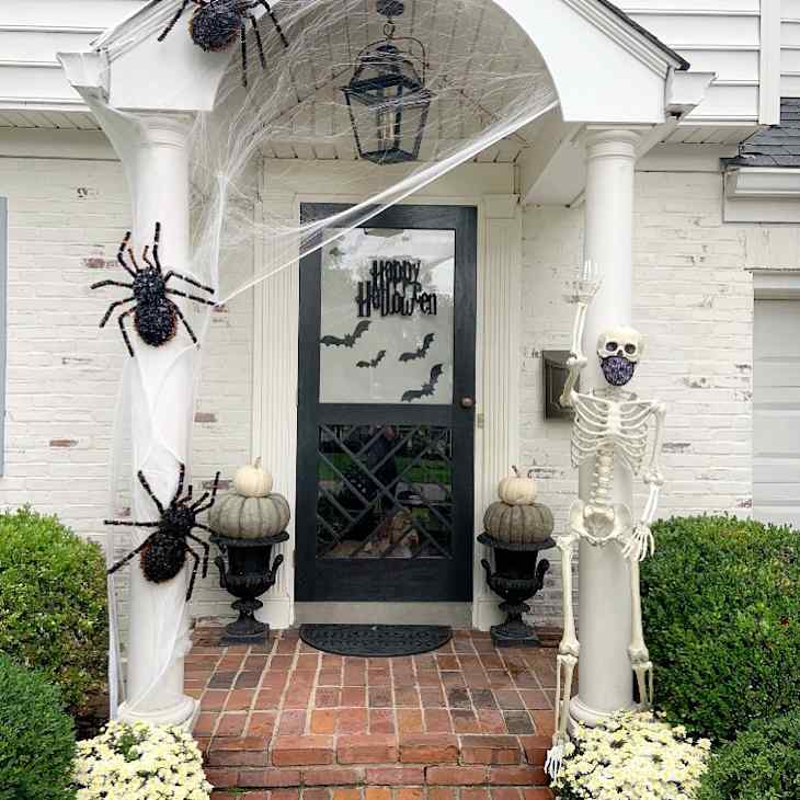9 Creative Outdoor Halloween Decor Ideas to Get in the Spooky Spirit | Apartment Therapy