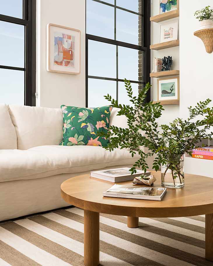7 Easy Living Room Rental Upgrades, According to Designers | Apartment ...