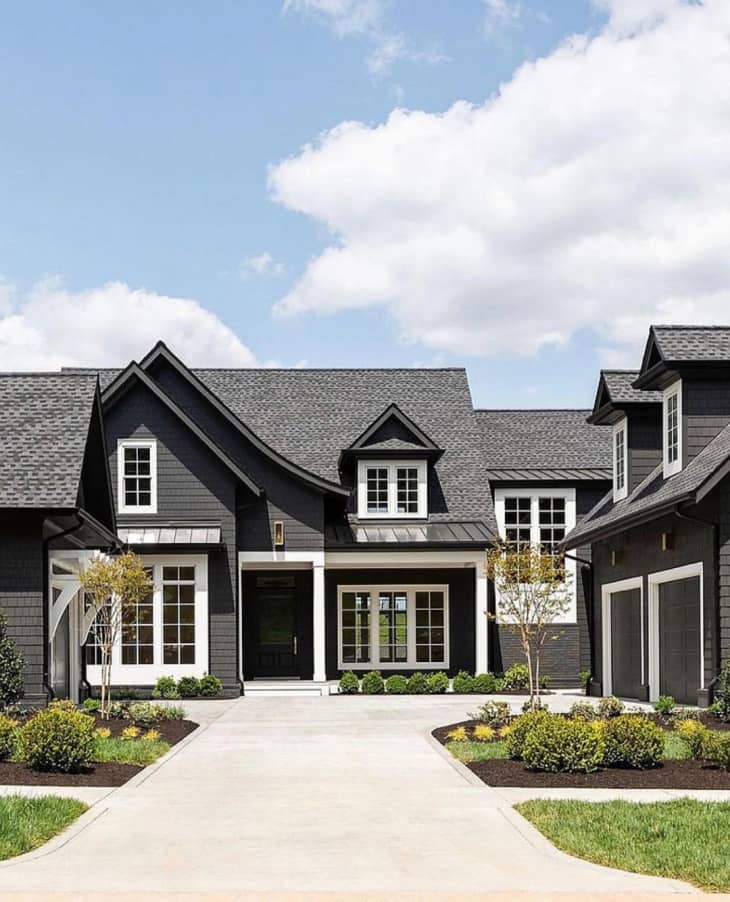 15 Chic Black Houses AllBlack Exteriors For Your Next Repaint