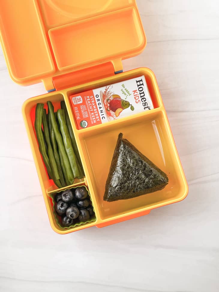 https://cdn.apartmenttherapy.info/image/upload/f_auto,q_auto:eco,w_730/cb%2FEmail%2FIssue-27%2FBento%20Box%2Fcb27-bentoboxlunch-FRIDAY