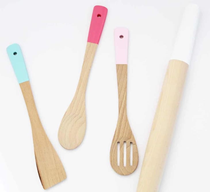 Dip-dyed kitchen utensils