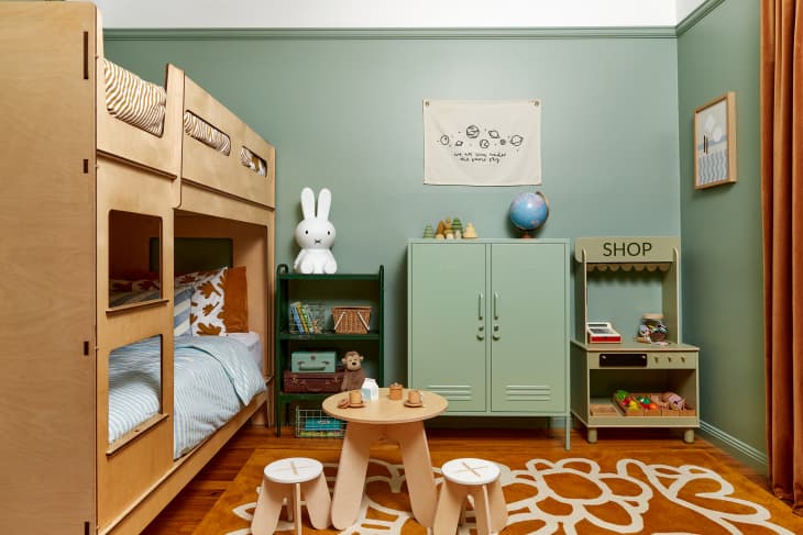 This Green Kids’ Bedroom Has a Great Storage Idea | Cubby