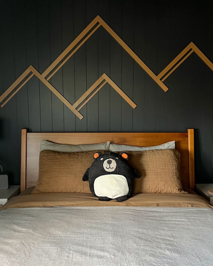 A "Mismatched" Kid's Room Gets a Dark, Dramatic New Look | Apartment ...