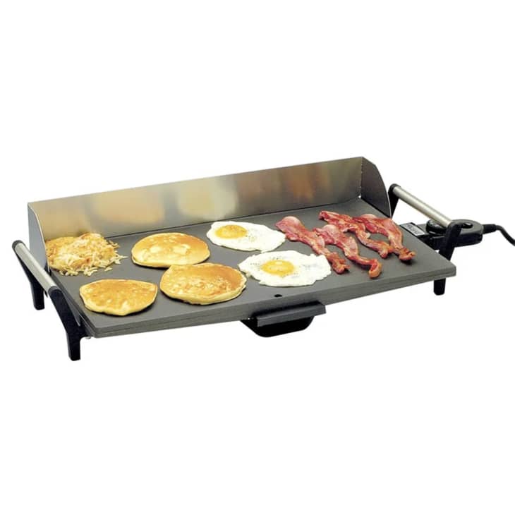 https://cdn.apartmenttherapy.info/image/upload/f_auto,q_auto:eco,w_730/commerce%2Fbest-electric-griddles%2Fbroilking-professional