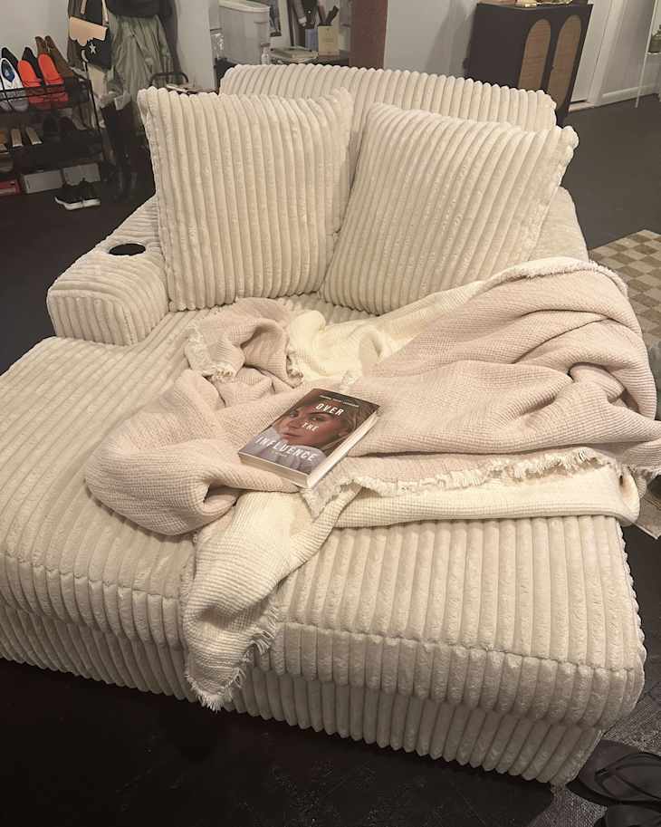 Lindyn Chaise Lindyn Chaise
