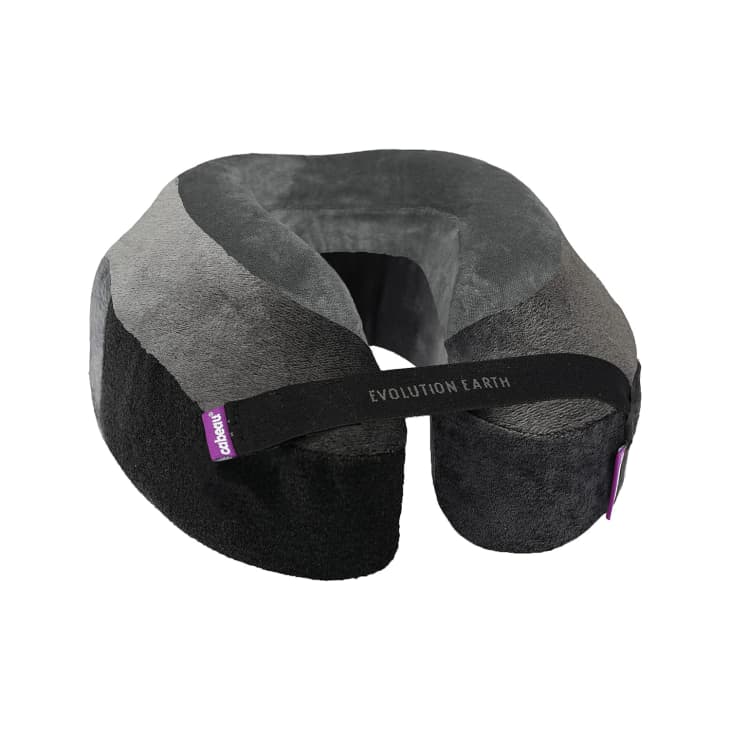 https://cdn.apartmenttherapy.info/image/upload/f_auto,q_auto:eco,w_730/commerce%2Fproduct-roundups%2F2023%2F2023-08-best-travel-pillows%2Fcabeau-neck-pillow