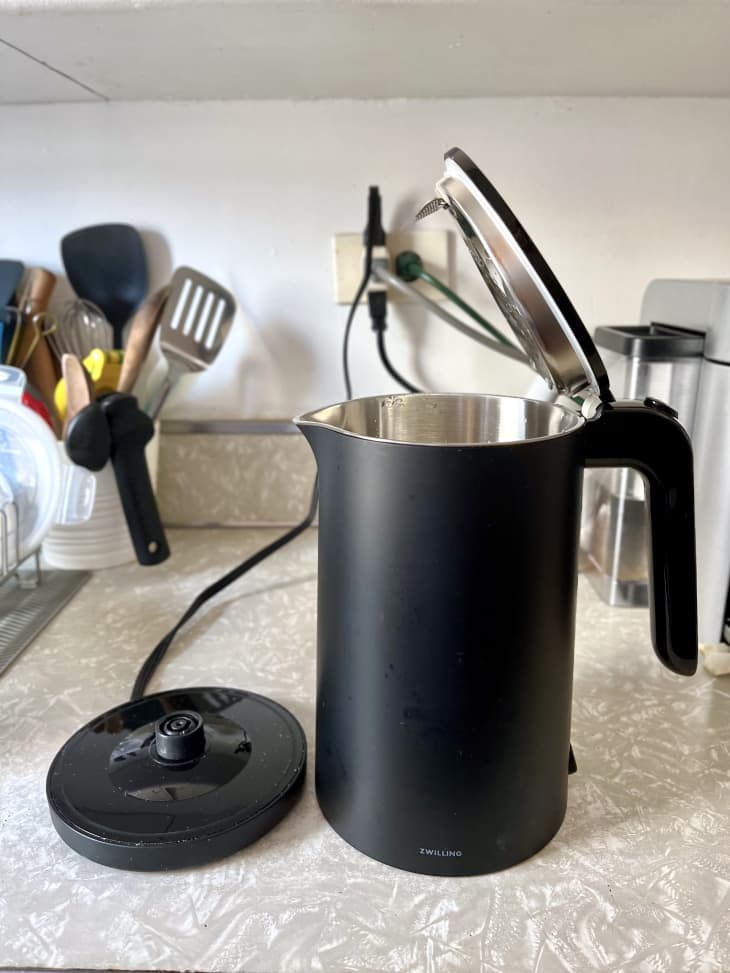 https://cdn.apartmenttherapy.info/image/upload/f_auto,q_auto:eco,w_730/commerce%2Fzwilling-enfinigy-electric-kettle-lifestyle-1