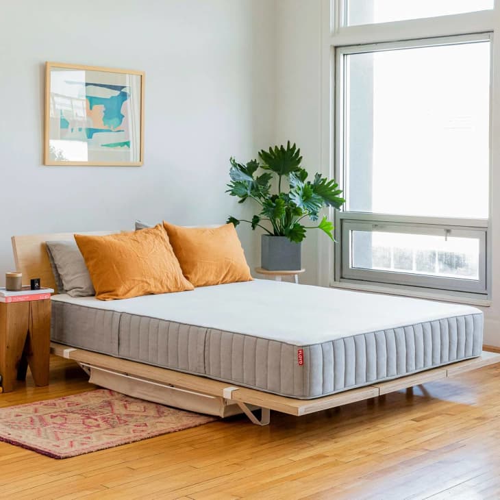 Mattresses in Boxes to Maximize Comfort and Minimize Effort Apartment