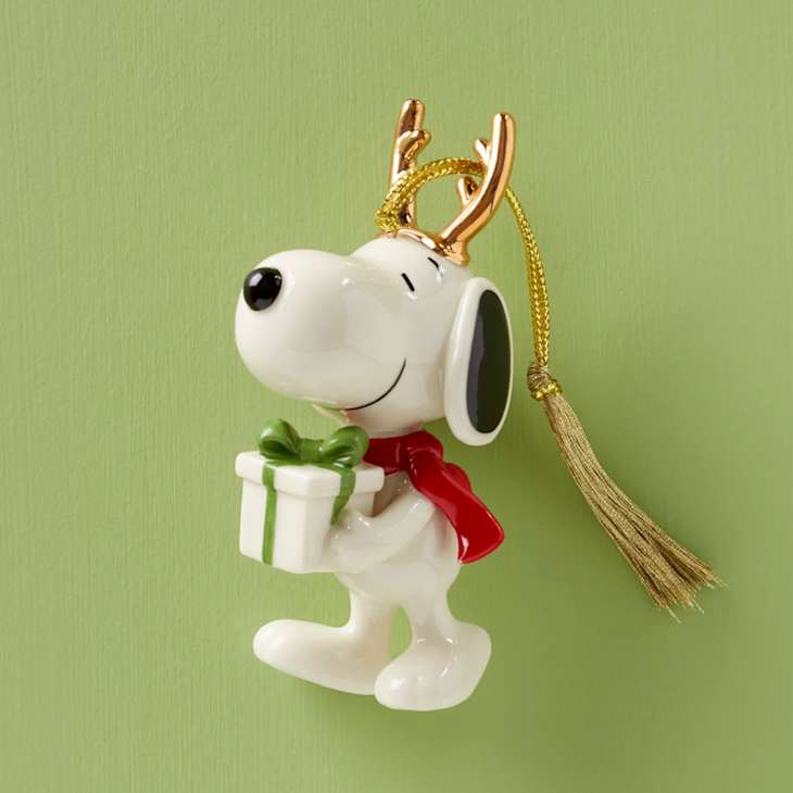 10 Snoopy Holiday Decor Items You Need This Season | Dorm Therapy