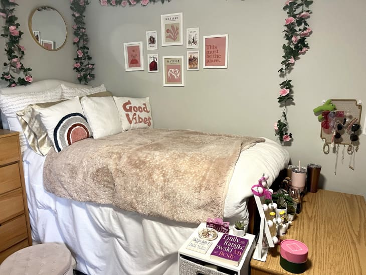 11 Ways to Decorate Concrete Dorm Walls That Actually Work Apartment