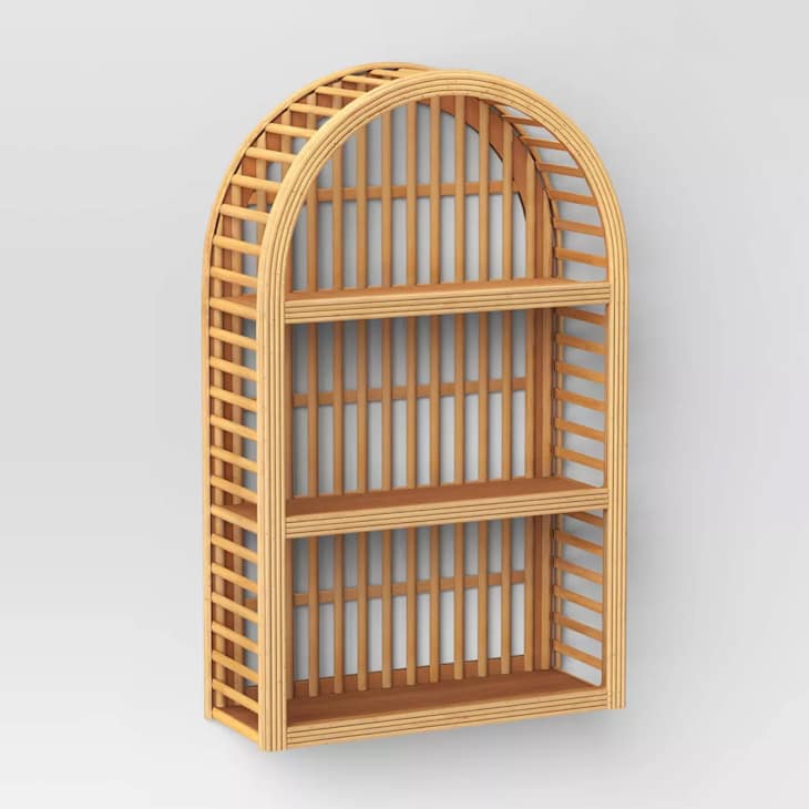 나무 및 라탄 벽 선반 예시