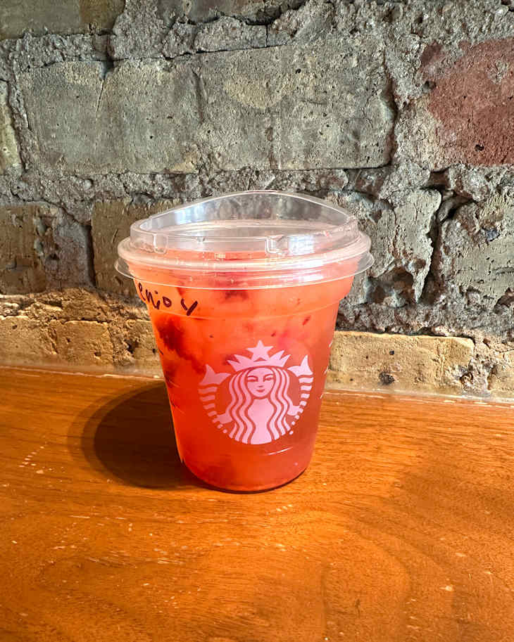I Tried 2 of Starbucks’ New Mango Strawberry Refreshers | Dorm Therapy