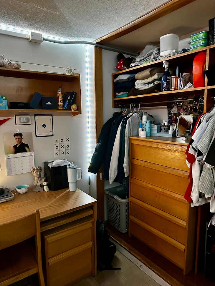 See How This Freshman Made His Dorm the Ultimate Hangout | Dorm Therapy