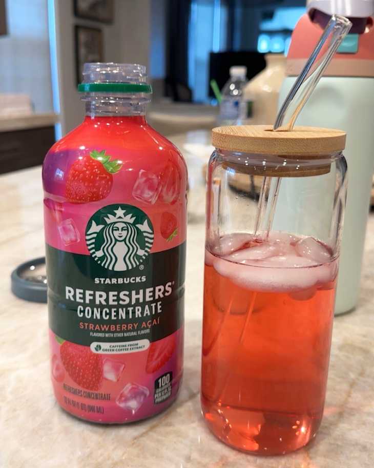I Tried the Starbucks Refreshers Strawberry Acai Concentrate | Dorm Therapy