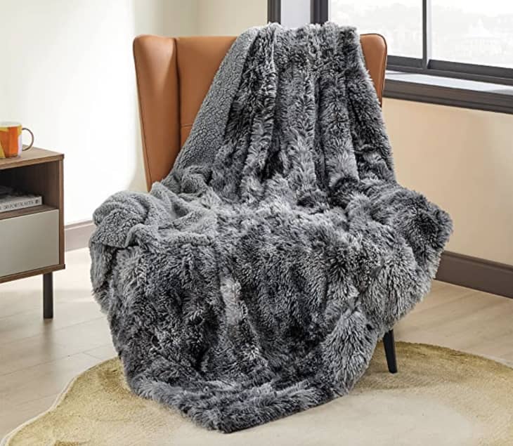 Bedsure Faux Fur Throw, 50" x 60" at Amazon