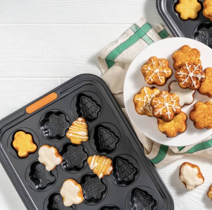 Holiday Cakelet Pan at Le Creuset