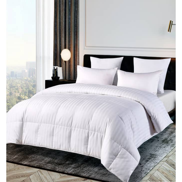 Product Image: Hotel Grand Oversized Luxury 500TC Down Alternative Comforter