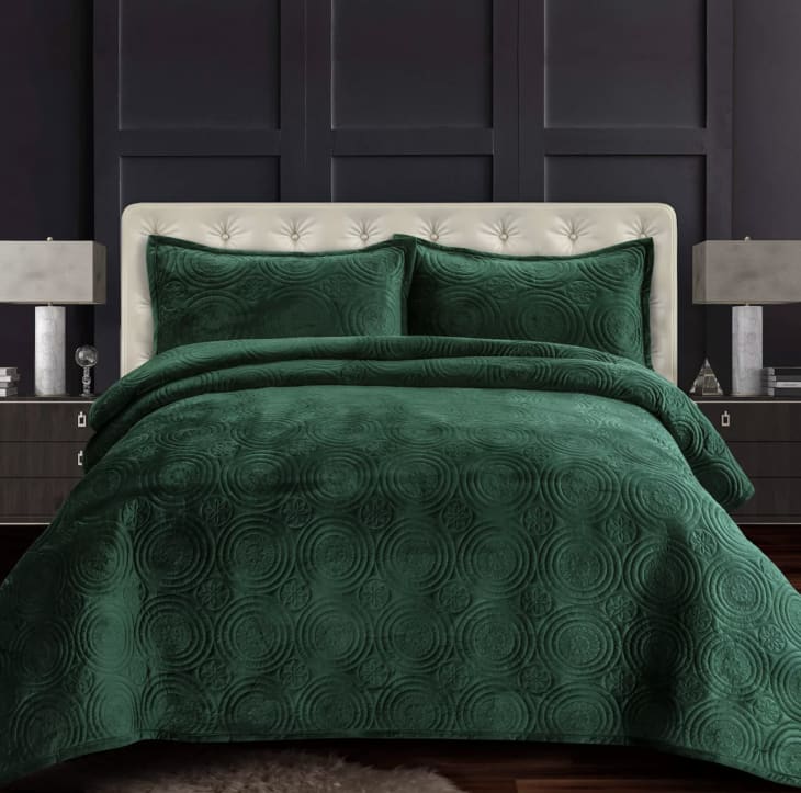 Product Image: Tribeca Living Capri Medallion Velvet Oversized Quilt Set, Twin