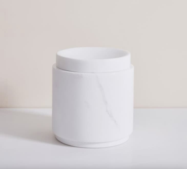 产品形象:白色大理石短罐