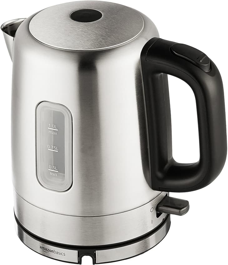产品形象:亚马逊基础不锈钢便携快速，用于茶和咖啡的电热水壶