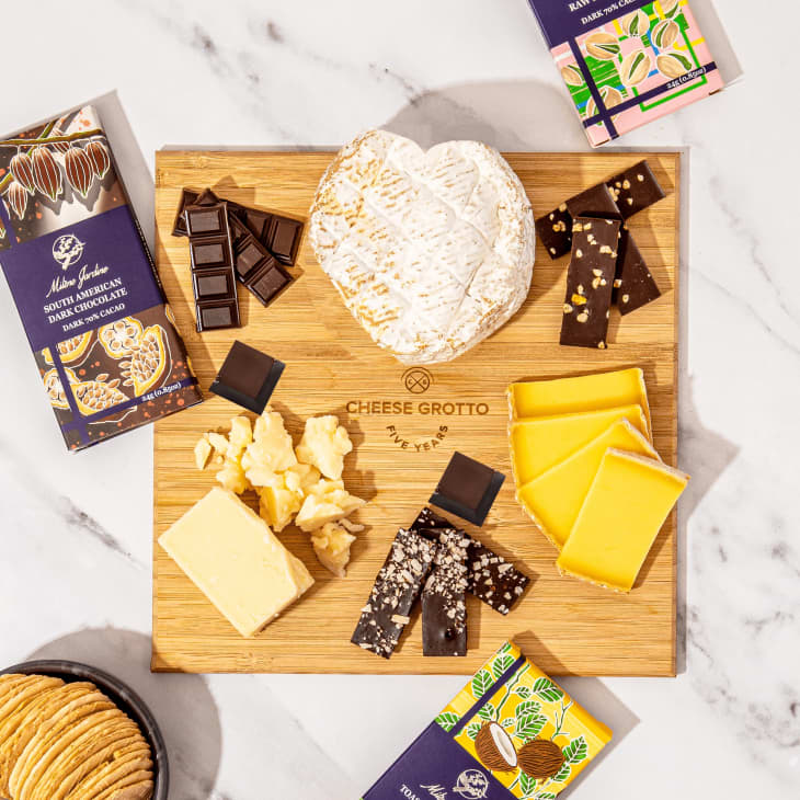 Product Image: Valentine's Cheese & Chocolate Pairing Gift Box