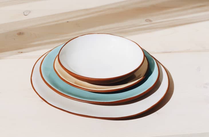 产品形象:一套4个陶瓷手工盘子