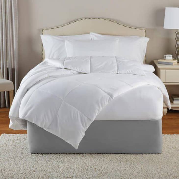 Product Image: Mainstays Hypoallergenic Down Alternative Comforter