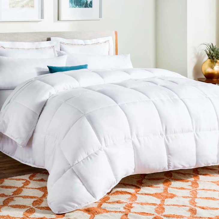 Linenspa All-Season Down Alternative Comforter, Queen at Amazon