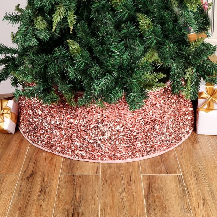 What Are Christmas Tree Collars & 17 of Our Favorite Picks Apartment