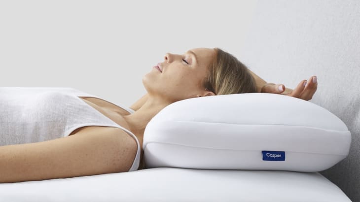 I Tried the New Casper Hybrid Pillow and It Gives Me the Best
