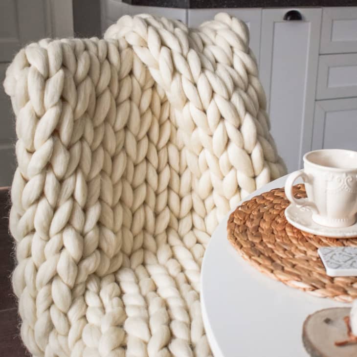 Drew Barrymore’s Chunky Knit Blanket Is Indeed Cozy Apartment Therapy